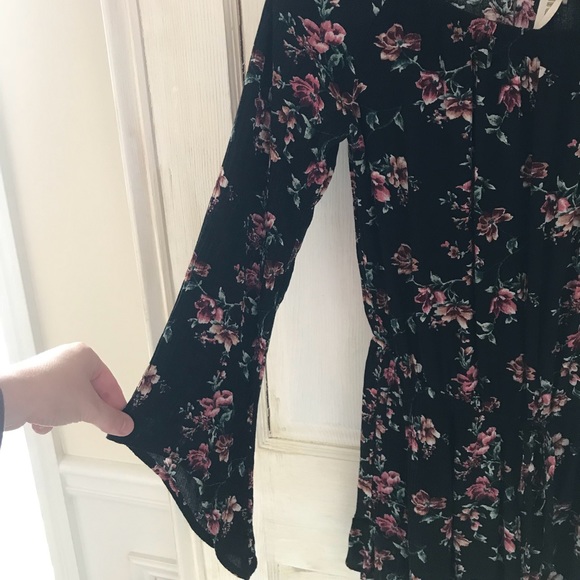 Boho Black floral romper 🌻 - Picture 4 of 6